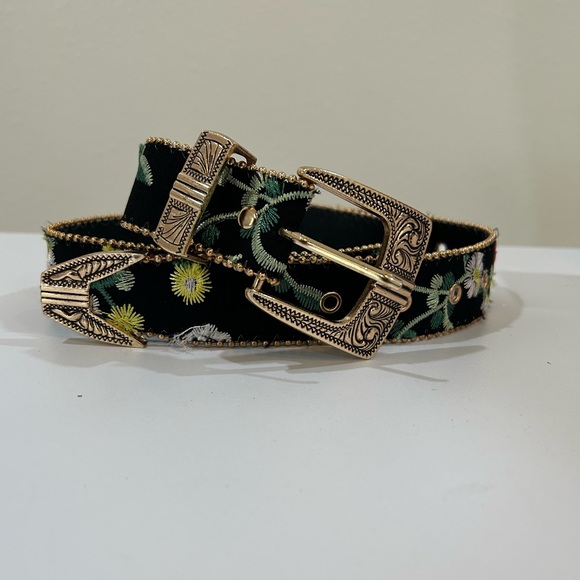 Floral Embroidered Belt with Gold Buckle - Picture 3 of 4